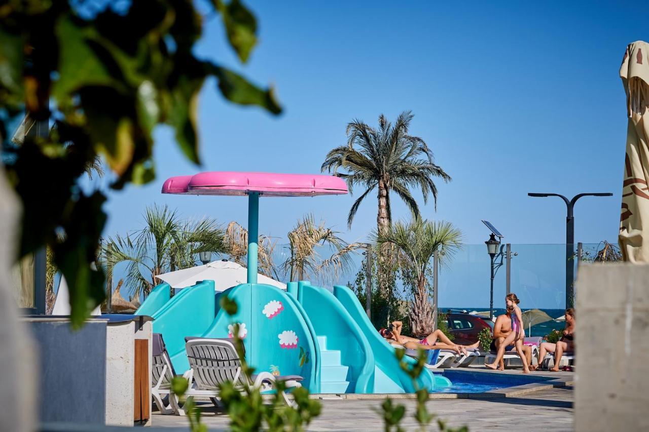 Fanta Sea Apartament Spa N Pool Beach Resort Нэводари Экстерьер фото